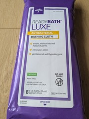 Medline ReadyBath Antibacterial Thick Adult Bath Wipes, 4 Wipes, 8×8″ Scented