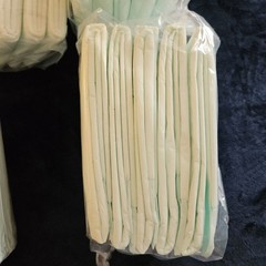 20 UNBRANDED Elderly BED PADS WITH ADHESIVE STRIP. 21×34 IN. NEW IN PACKAGE
