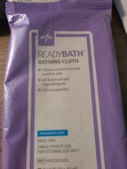 4 STRYKER SAGE & 1 MEDLINE BATHING CLOTHS 8 X 8