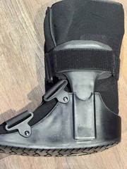 MedLine Large Pneumatic Medical Walking Boot – Brand new