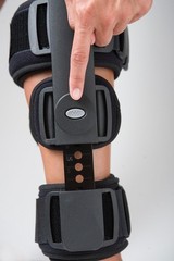 Rolyan Defender Post-Op Knee Brace Premium Regular Hinged ACL MCL Meniscus New