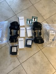 Pair 2 Right And Left Medium Core tech Coretech 845 Knee Braces New W/ Sleeves