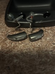 Starkey Livio 1000 RIC R in Canal Hearing Aids & Charging Case