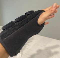 Breg Classic Wrist Size Medium Left WRIST BRACE