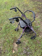 Purple & Black Foldable 4-Wheel Rollator Walker With Seat for Adults/Seniors