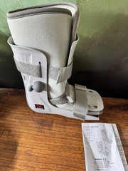 New Breg Genesis Mid-Calf Walker Boot Size Small Pneumatic Air Cast BL525003
