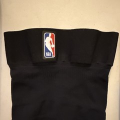 Bauerfeind Sports Compression Knee Support NBA – Lightweight Large, Black- USED