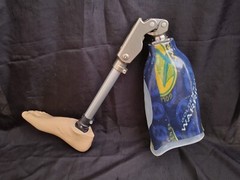 PROSTHETIC LEG, PNEUMATIC SINGLE AXIS WEIGHT-ACTIVATED LOCK KNEE, CARBON FIBER