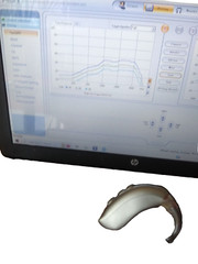 PROGRAMMABLE DIGITAL HEARING AID 3 programs, 4 levels noise control, 3 mics,