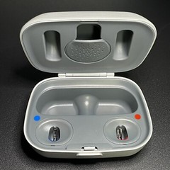 Unitron Charger Moxi R 3 Combi Charging Case With cable and plug Kirkland Phonak