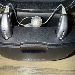 Oticon Smart Charger MiniRite R Model: C-2A – with Hearing AIDS