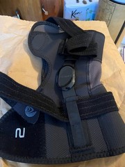 Breg CrossRunner Soft Wraparound Knee Brace with Straps Adjustable