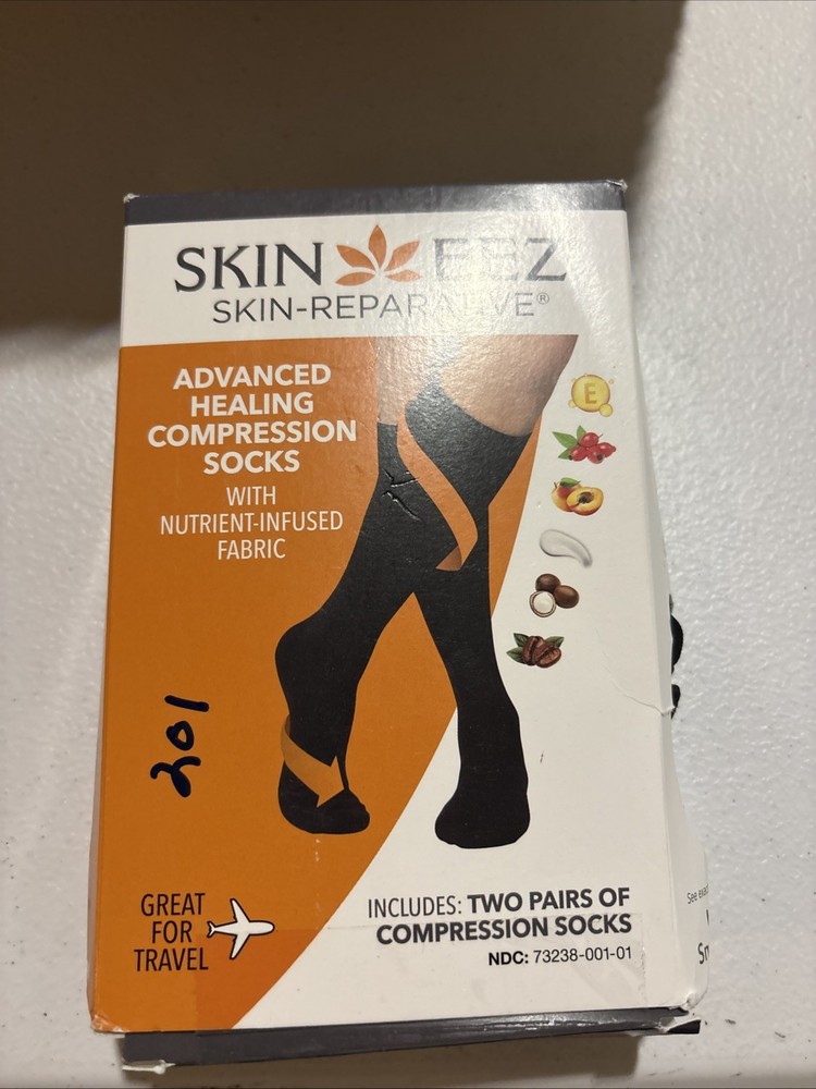 SkinEez Skin-Reparative Compression Socks 2 Pair Travel Socks, Size S/M