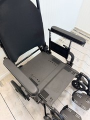 Quickie Iris Tilt in space Wheelchair 18″x18″ adj depth