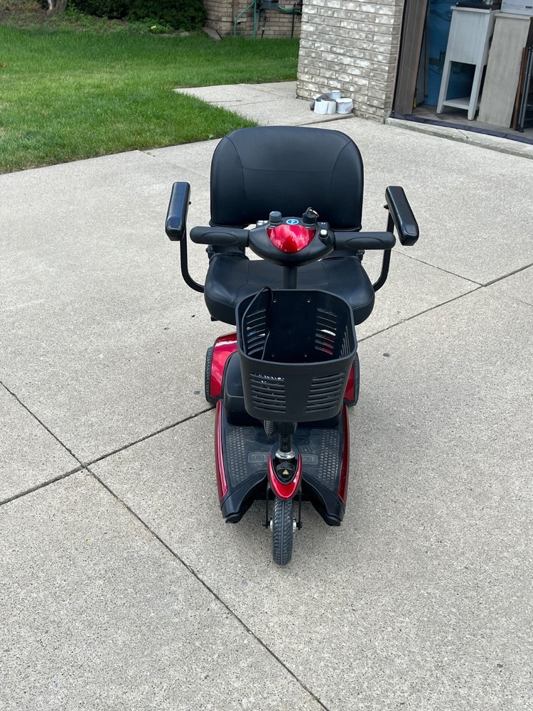 Pride Go-Go Elite Traveller Mobility Scooter 3-Wheel – 18AH Battery-1 Year Labor