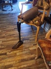 prosthetic leg above knee