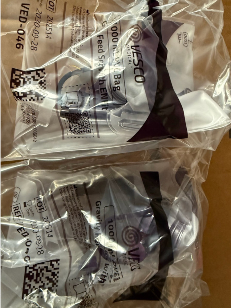Vesco Medical 1000mL PVC Bag Gravity Feeding Set with ENFit Qty 15
