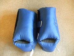 2 Medline Basic Heel Protectors Standard Size (1 Pair) Exc Cond Used only once