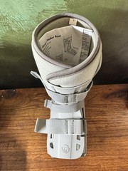 New Breg Genesis Mid-Calf Walker Boot Size Small Pneumatic Air Cast BL525003