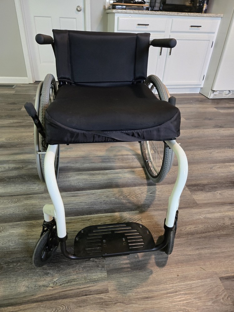 Quickie 5r Wheelchair 18″X 19″ Rigid 18 x 19