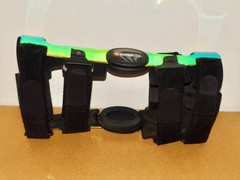 Breg Z13 Right Knee Brace w/Extra Pads/Straps & Carry Bag – Size Medium