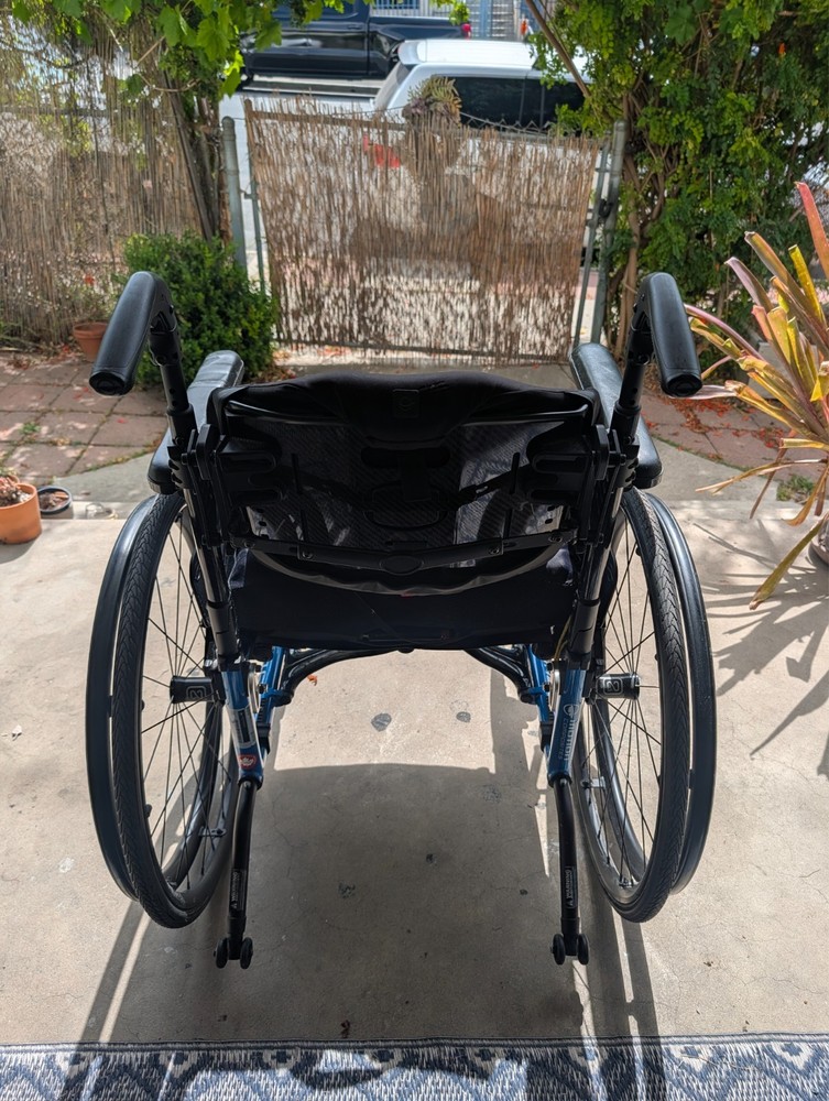 Motion Composites Helio C2 Ultralight Carbon Fiber Wheelchair (2023)
