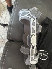 DonJoy OA Nano Knee Brace Medium Right Gray Adjustable Stabilization w/ Bag