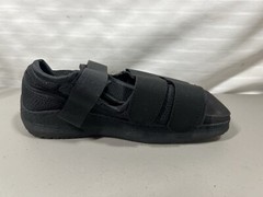 NEW DARCO Women’s SMALL Square Toe Black Medical Surgical 9.75” Shoe-MQW1B