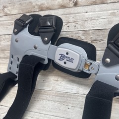 Bentley Medical Universal Knee Brace 1 LEFT & 1 RIGHT Comfortland Brace Size: LG