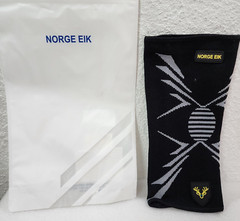 Norge Eik Knee Brace Lightweight Non-Slip 12″ Compression Sleeve Black/Grey, M