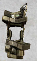 Coretech 845 OA Right Knee Brace Adjustable Support SUP2079BLKRM New