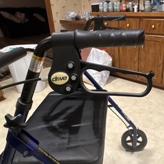 Drive 4-Wheel Rollator Walker Hand Brakes Padded Seat Blue/Black 10216BL-1