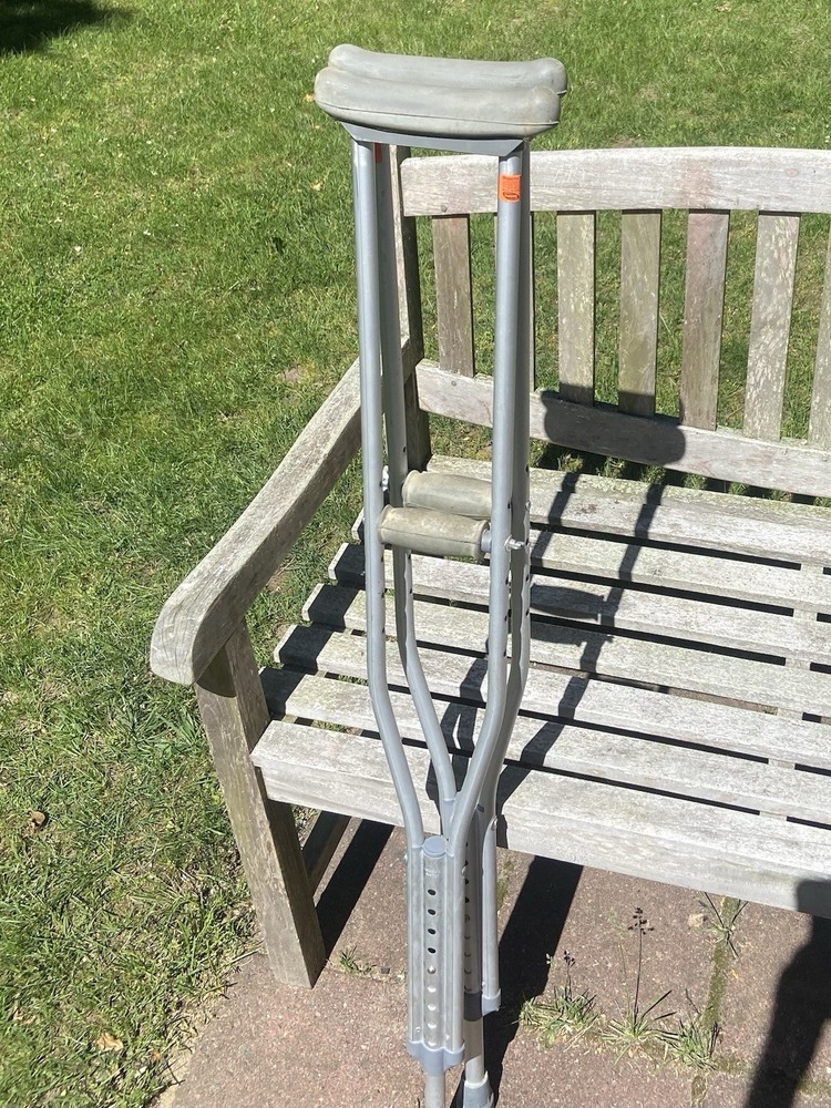Adjustable Height Aluminum Standard Underarm Crutches w/ Underarm Pad, Gray