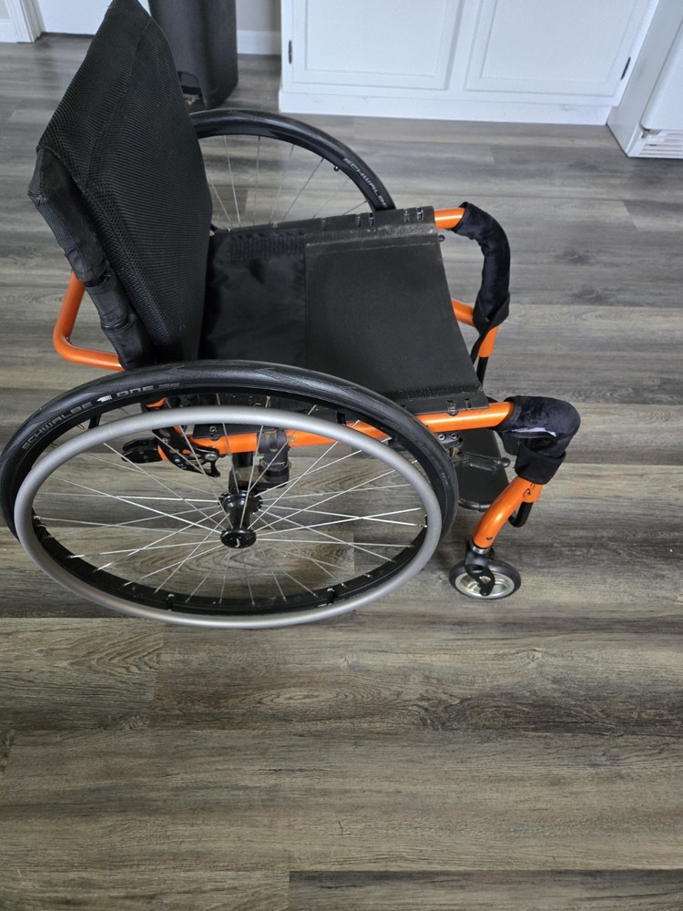 Quickie Q7 Manual Wheelchair Ultralight rigid wheelchair 19 x 15