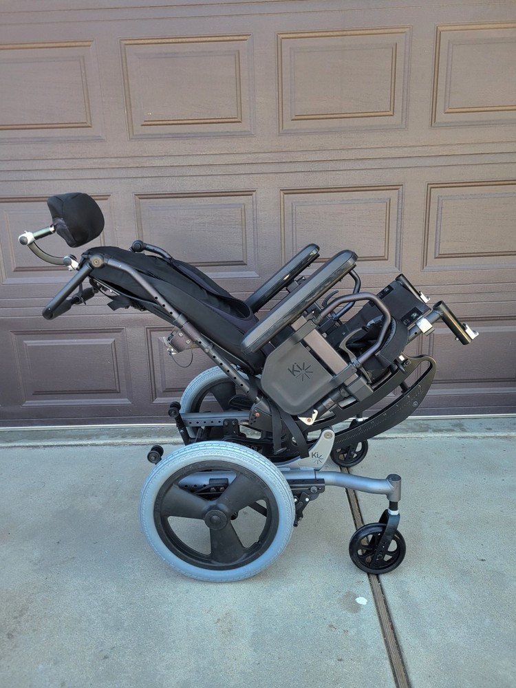 Ki mobility Focus CR Tilt In Space Manual Wheelchair 17″x18″ Transit 17″ X 19″