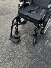 Catalyst Core Ki 5VX SN CVX0104748 03-2022 300 LBS Folding Wheelchair Xcore Whee