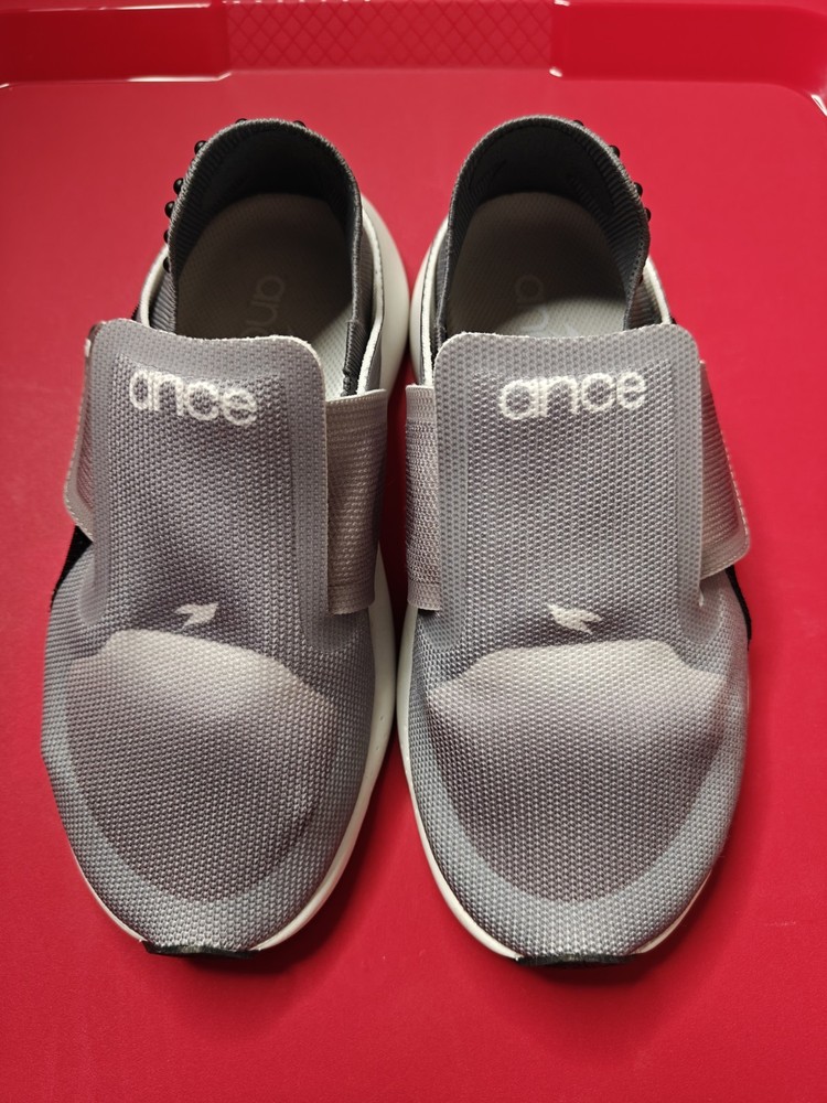 Ance Recovery Sneakers Icepack Acupressure Dancers Performers Size 4 MSRP $159