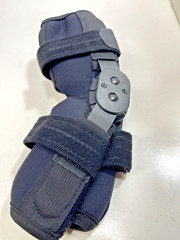 Breg ShortRunner Hinged Knee ACL PCL Brace Sleeve Size S LEFT/RIGHT 06802