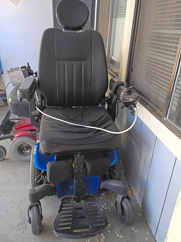 Quantum Q500M Power Wheelchair Blue/Black 4-Wheel w/ Joystick Headrest