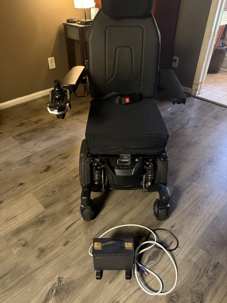 Quantum Edge 3 iLevel Power Wheelchair Electric Mobility Chair 268 Miles