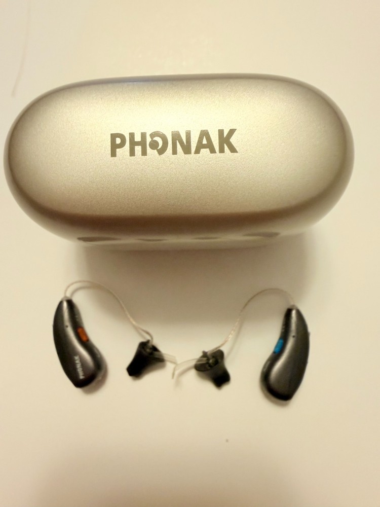 Phonak Audeo Infinio I30-R hearing aids with accessories pre-owned