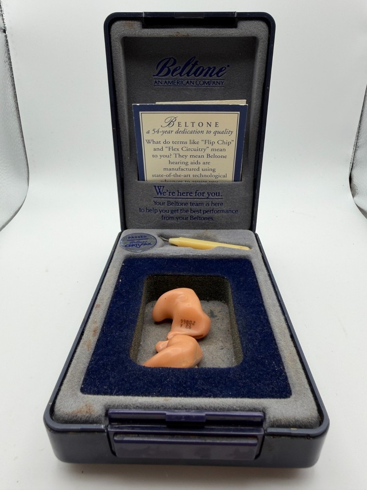 Beltone Hearing Aid Lot Custom Ear Molds B26PA Zinc Air Batteries & Case