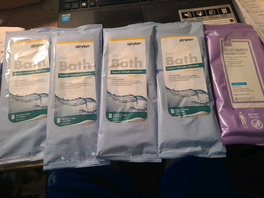 4 STRYKER SAGE & 1 MEDLINE BATHING CLOTHS 8 X 8