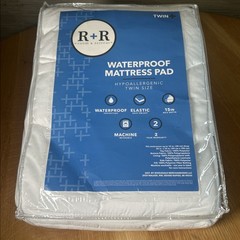 NEW BED PADS REUSABLE WATERPROOF MATTRESS UNDERPADS -twin