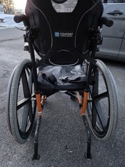 QUICKIE QXI folding WHEELCHAIR Excellent Condition Orange