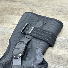Breg CrossRunner Soft Wraparound Knee Brace – Medium