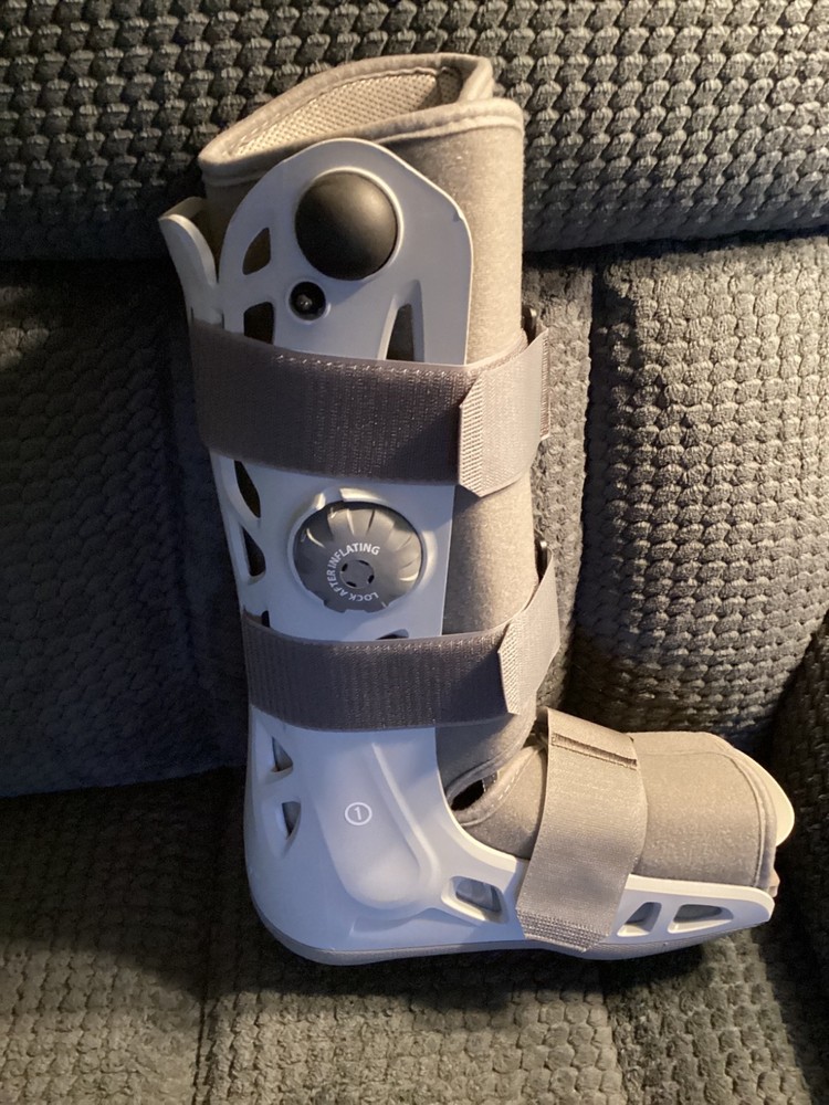 AIRCAST SOFT STRIKE MEDIUM WALKING BOOT, GREY, W/ TWO AIR PUMPS ~ BRAND NEW