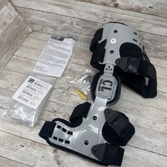Bentley Medical Universal Knee Brace 1 LEFT & 1 RIGHT Comfortland Brace Size: LG