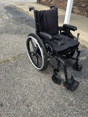 Catalyst Core Ki 5VX SN CVX0104748 03-2022 300 LBS Folding Wheelchair Xcore Whee