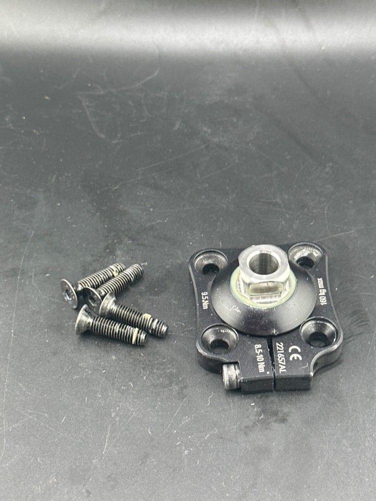 Prosthetic component adapter component. 4 hole male pyramid trulife